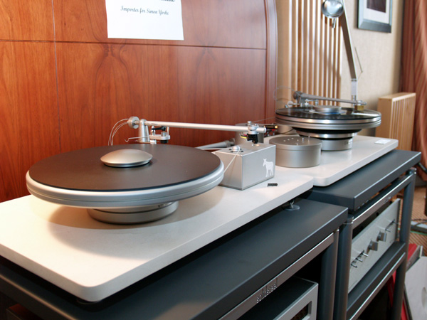 Chatting with Dave and Carol Clark ,two of the nicest people you can meet